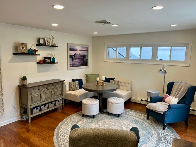 Entry Room - 741 Marshall Dr