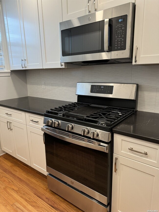 Foto del edificio - 239-10 Poplar St
