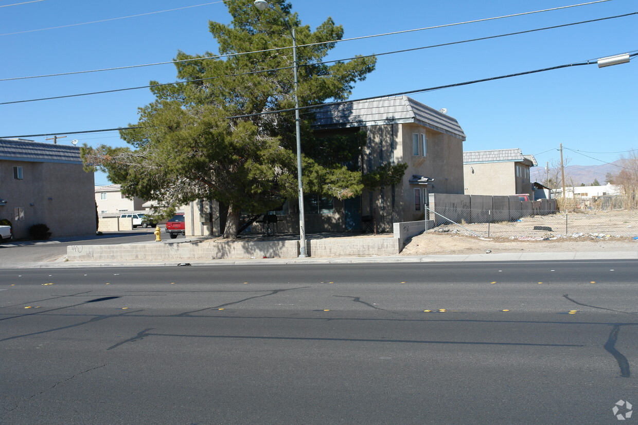 Foto del edificio - 5664 E Lake Mead Blvd