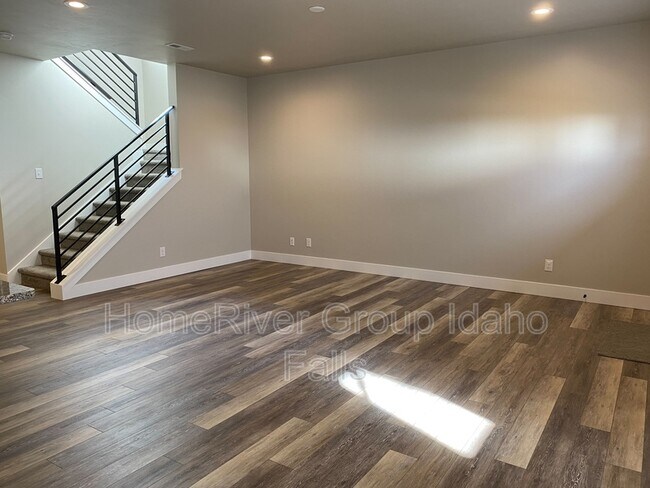Building Photo - 1386 Pinecrest Trl