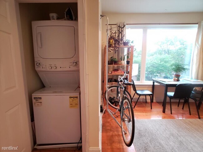 Foto del edificio - 4052 Baring St