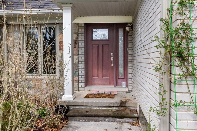 Building Photo - 30705 Woodside Dr