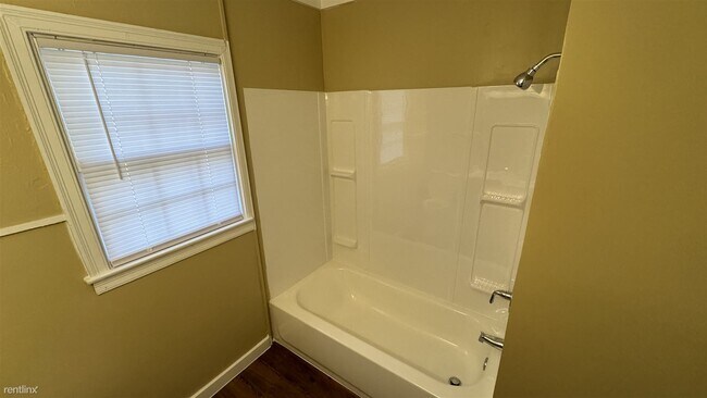 Building Photo - 2 br, 1 bath House - 513 2nd Avenue