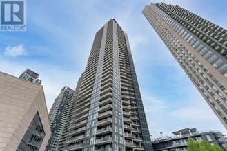 Building Photo - 10 Park Lawn Rd