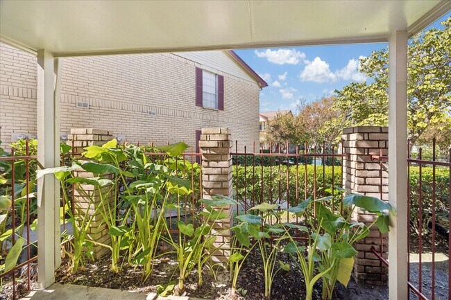 Foto del edificio - 2120 El Paseo St