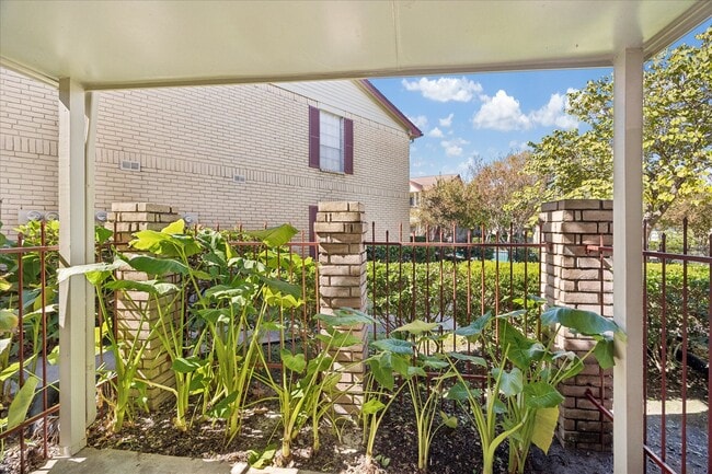 Building Photo - 2120 El Paseo St