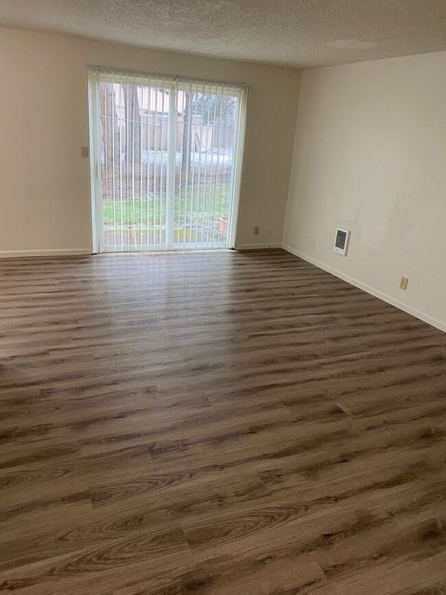 Foto del edificio - (905) Draper Arms Apartments - 2 Bedroom / 1 Bathroom (UPDATED)