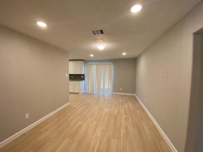 Foto del edificio - 14311 Waterloo Dr