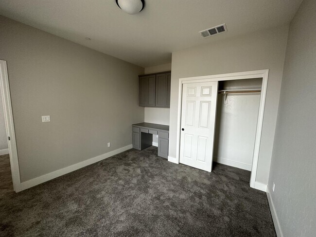 Foto del edificio - 2210 S Oakhurst Ct