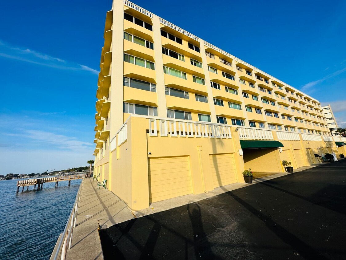 Primary Photo - Updated Condo with Stunning Water Views! -...