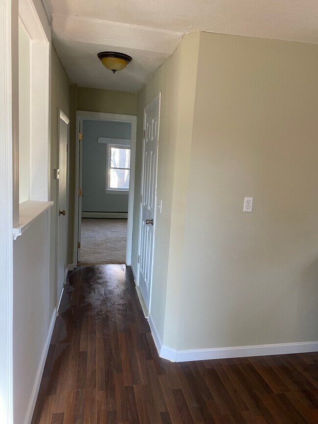 Building Photo - 420 Putnam Pike