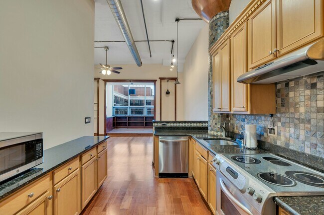 Foto del edificio - 689 Marin Blvd