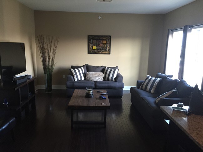 Livingroom - 110 Broad St