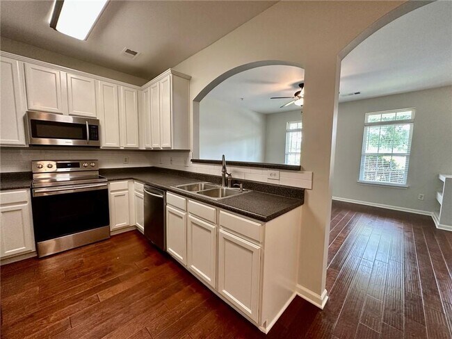 Building Photo - 538 Georgia Way