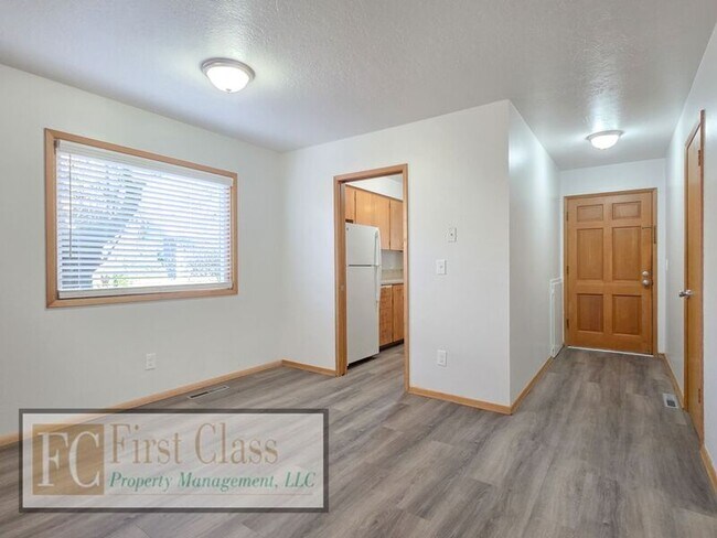 Foto del edificio - 18001 Northeast Pacific Street