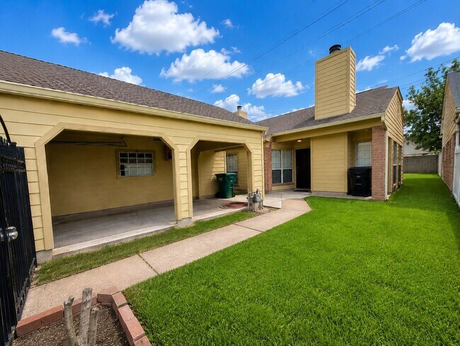 Foto del edificio - 11840 Spring Grove Dr
