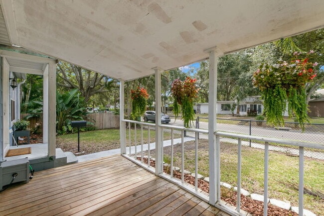 Building Photo - FULLY FENCED Home For Rent in St Petersburg!