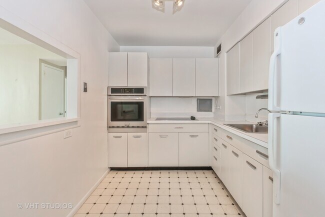 Building Photo - 3600 N Lake Shore Dr
