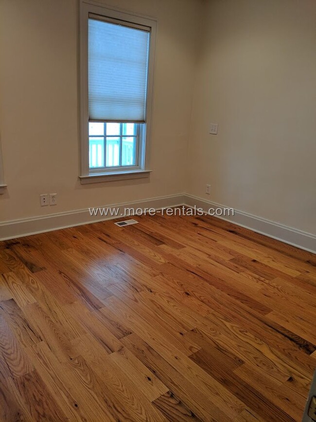 Foto del edificio - Why rent an apartment?  2 bdr Grandview ho...