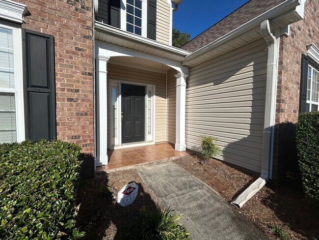 Foto del edificio - **PRICE IMPROVEMENT**285 Winthrop Lane - A...