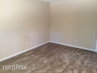 Foto del edificio - 2000 Spring Dr