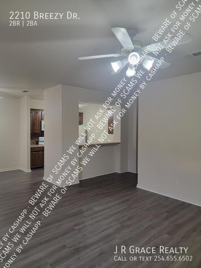 Building Photo - 2210 Breezy Dr