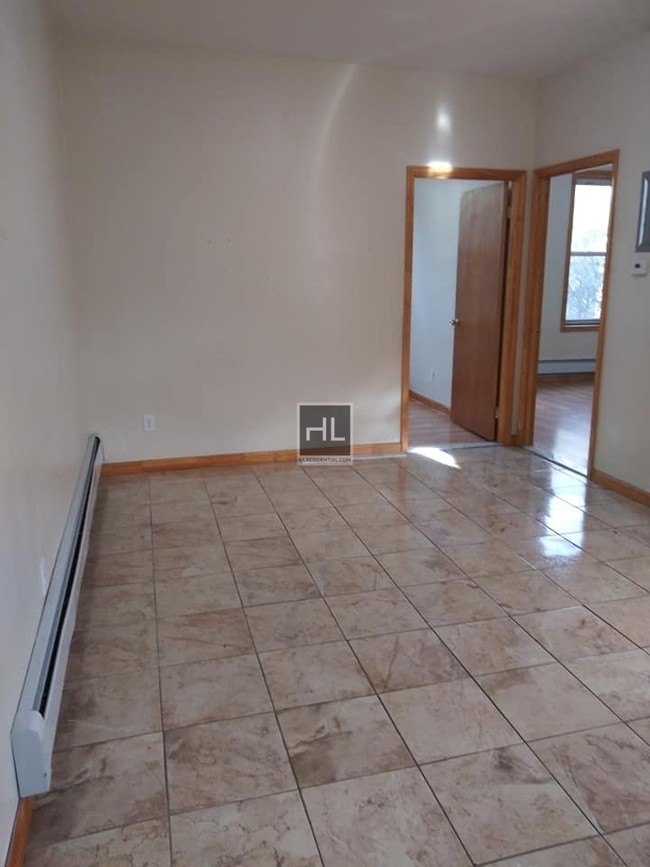 Foto del edificio - 3 bed , CONEY ISLAND AVE/ Ave H