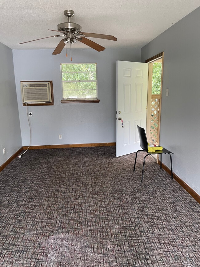Building Photo - 15260 Sam George Rd
