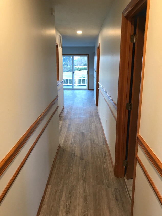 Hallway - main floor - 210 E WISER LK RD