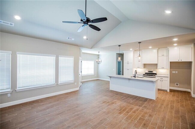 Foto del edificio - 1137 Parker Ln