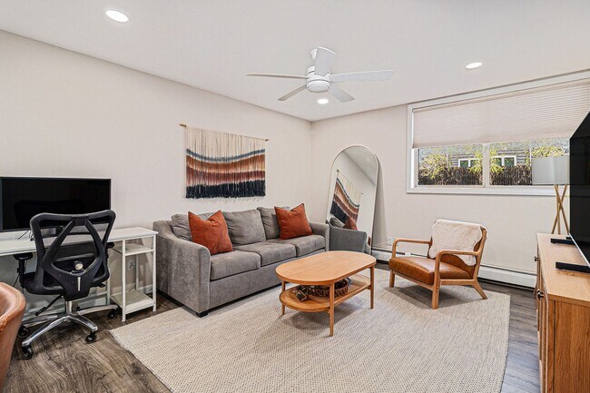 Building Photo - 1 Bed / 1 Bath Condo for Rent in Central Boulder $1,545/mo