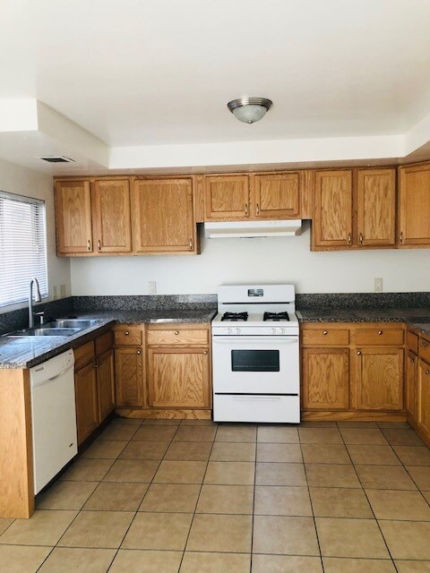 Kitchen - 4524 W 115th St