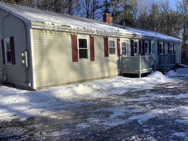 Front apartment - 4 Sequoia Dr