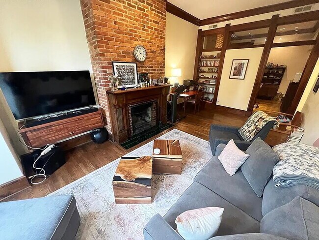 Foto del edificio - "Charming 1-Bedroom Gem in Vibrant NW DC – Your Perfect Urban Retreat Awaits!"