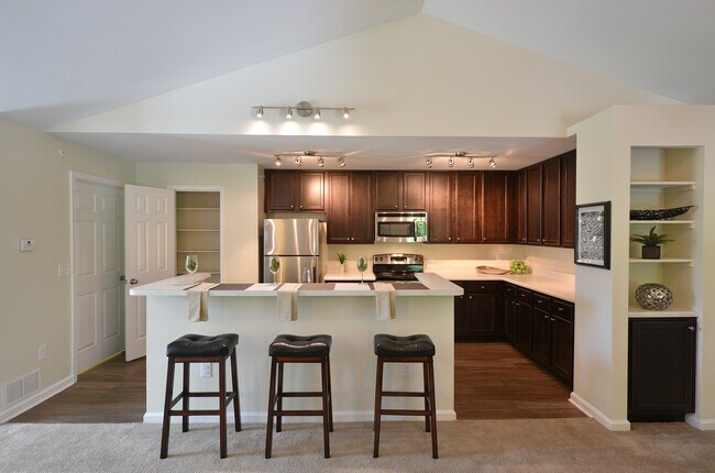 Foto del edificio - Loch Raven Pointe Apartments and Townhomes