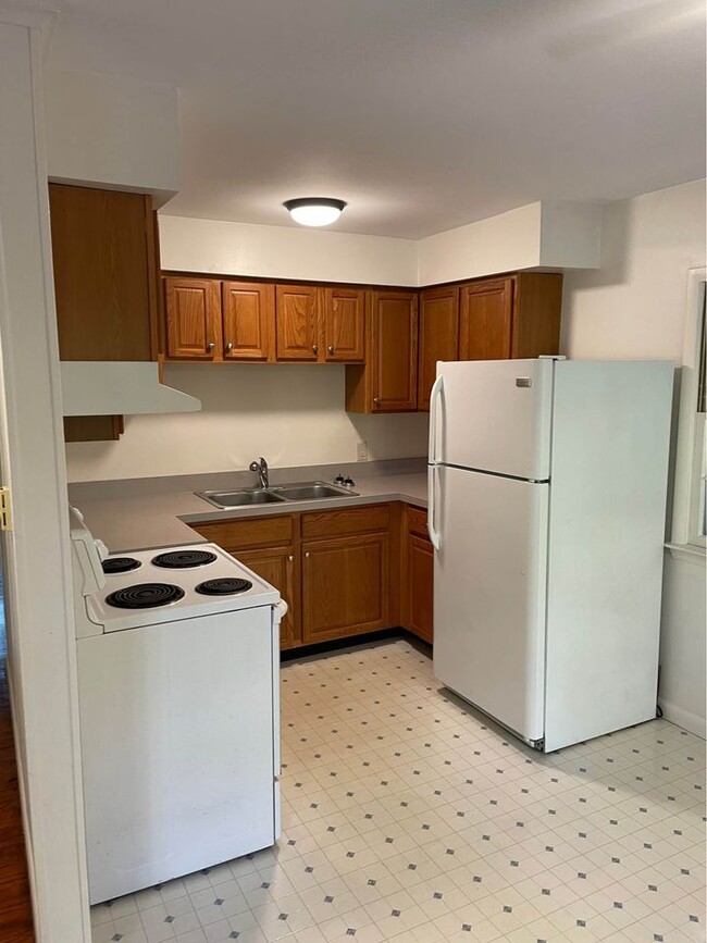 Kitchen - 100 Stone Barn Dr