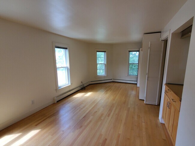 Foto del edificio - 402 Maxwell Ave