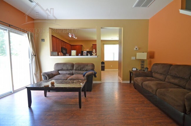 Building Photo - Three Bedroom Home in Ladson