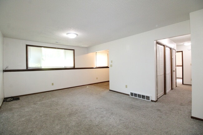 Building Photo - 484 S 19th St