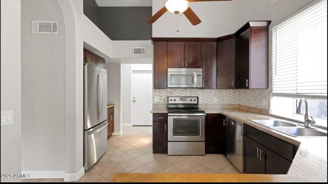 Building Photo - 16632 S 37th Way