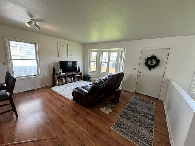 Foto del edificio - Beautiful Home on The East Side of Great Falls