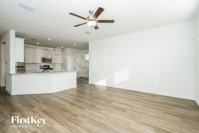 Foto del edificio - 929 High Noon Dr