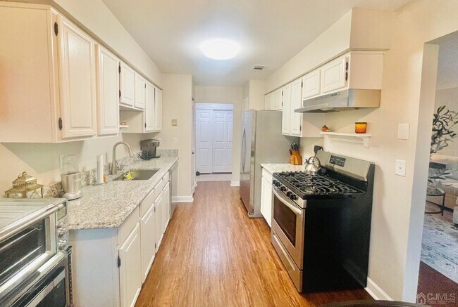 Foto del edificio - 614 Sharon Garden Ct
