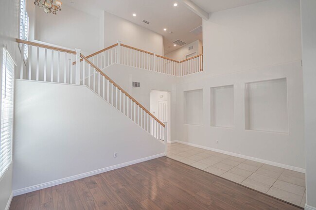 Building Photo - Spacious 4-Bedroom Pool Home in Saugus wit...