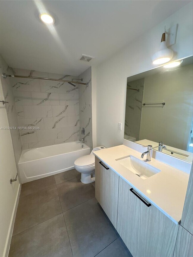 Building Photo - 16395 Biscayne Blvd