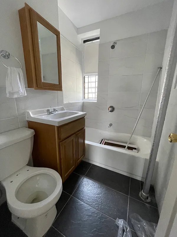 Building Photo - 2565 Grandconcourse