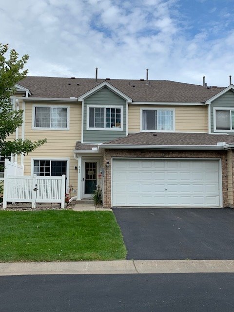 Foto principal - 3 Bed/1.5 Bath Townhome* Great location ne...