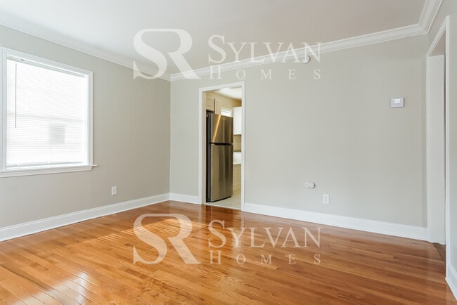 Building Photo - Vibrant 3BR 2BA Home for You