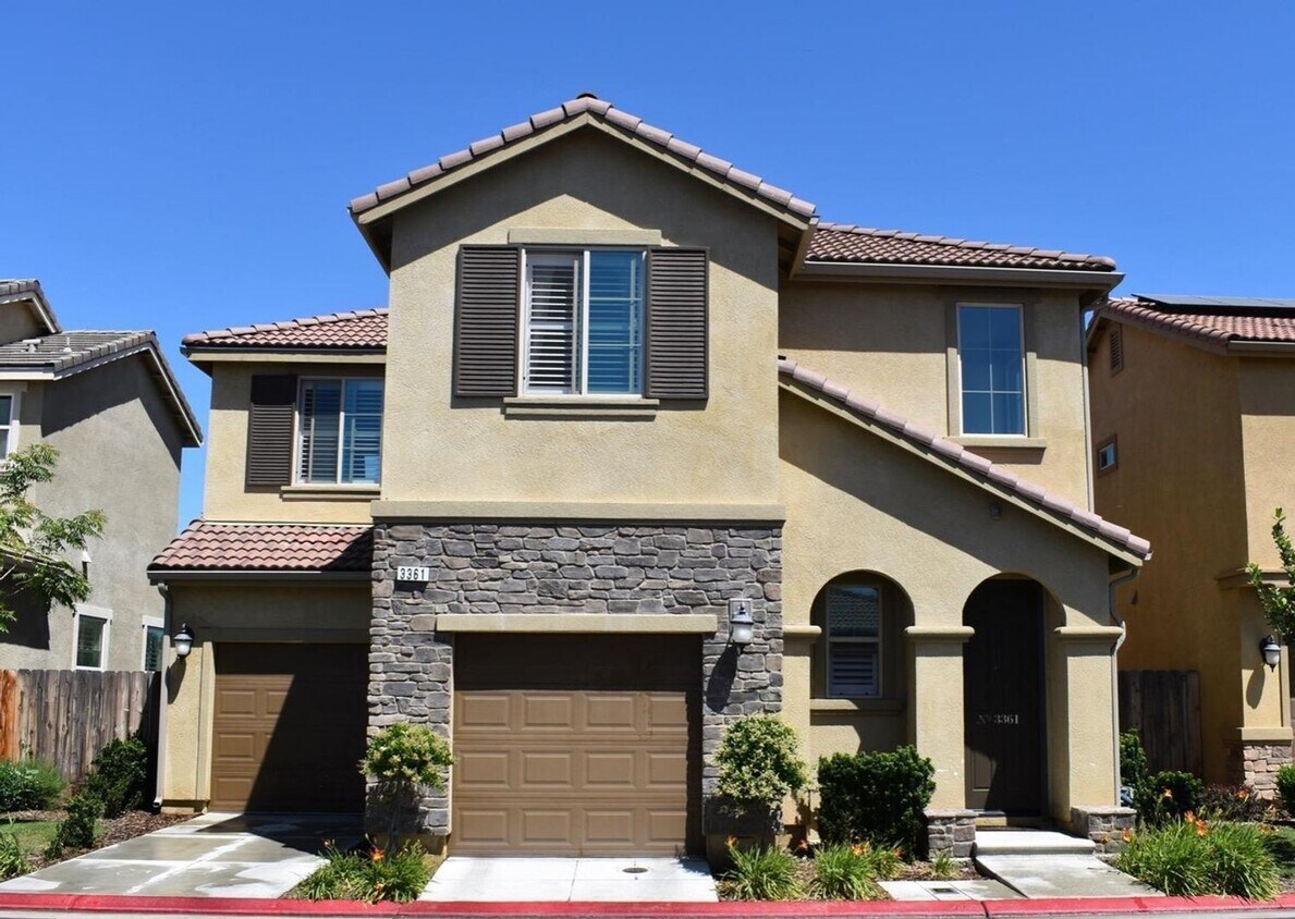 3 br, 2.5 bath House 3361 Monviso Ln House Rental in Clovis, CA