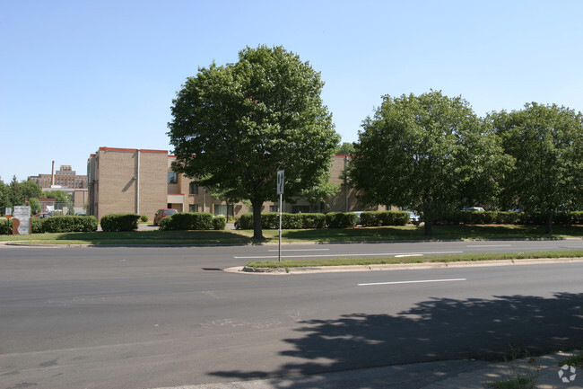 Building Photo - Como Place Apartments